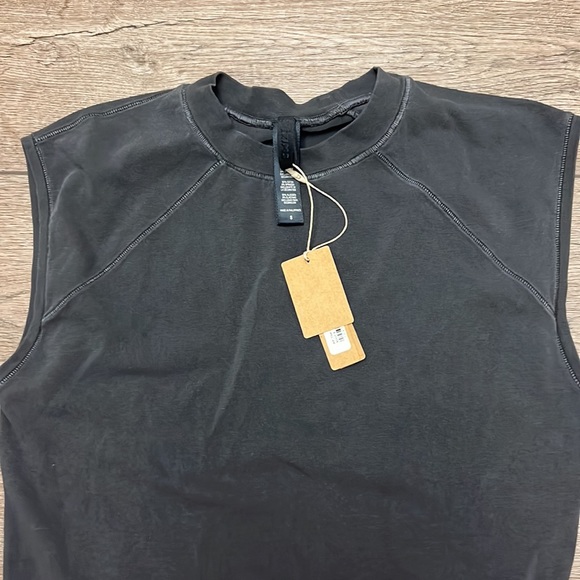 Skims Outdoor Crew Neck Tank - Picture 7 of 10